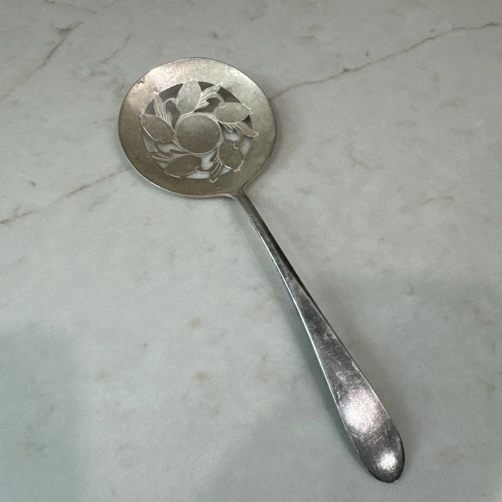Vintage 1847 ROGERS BROS Silhouette Silver Plated Tomato Server 7 1/2